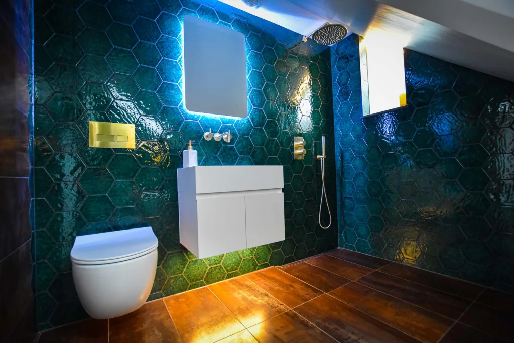 Green bathroom sink